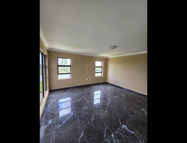 6 BEDROOM HOUSE FOR SALE IN RIVERSDALE